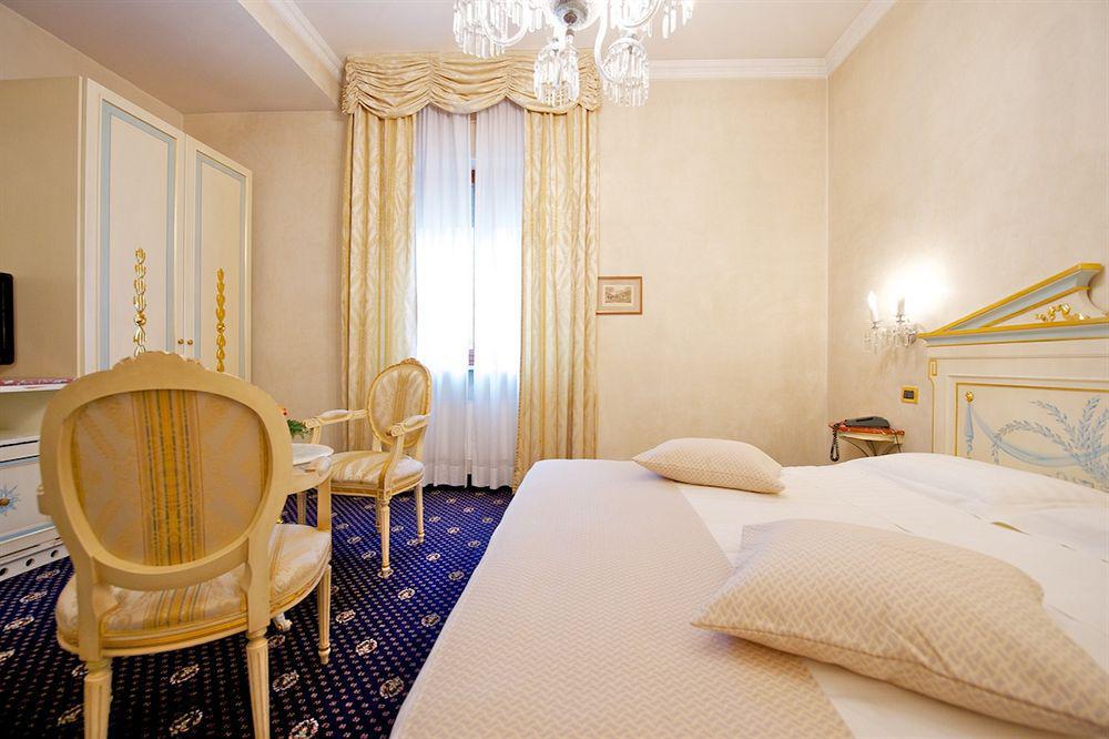 Hotel Stendhal Parma Esterno foto