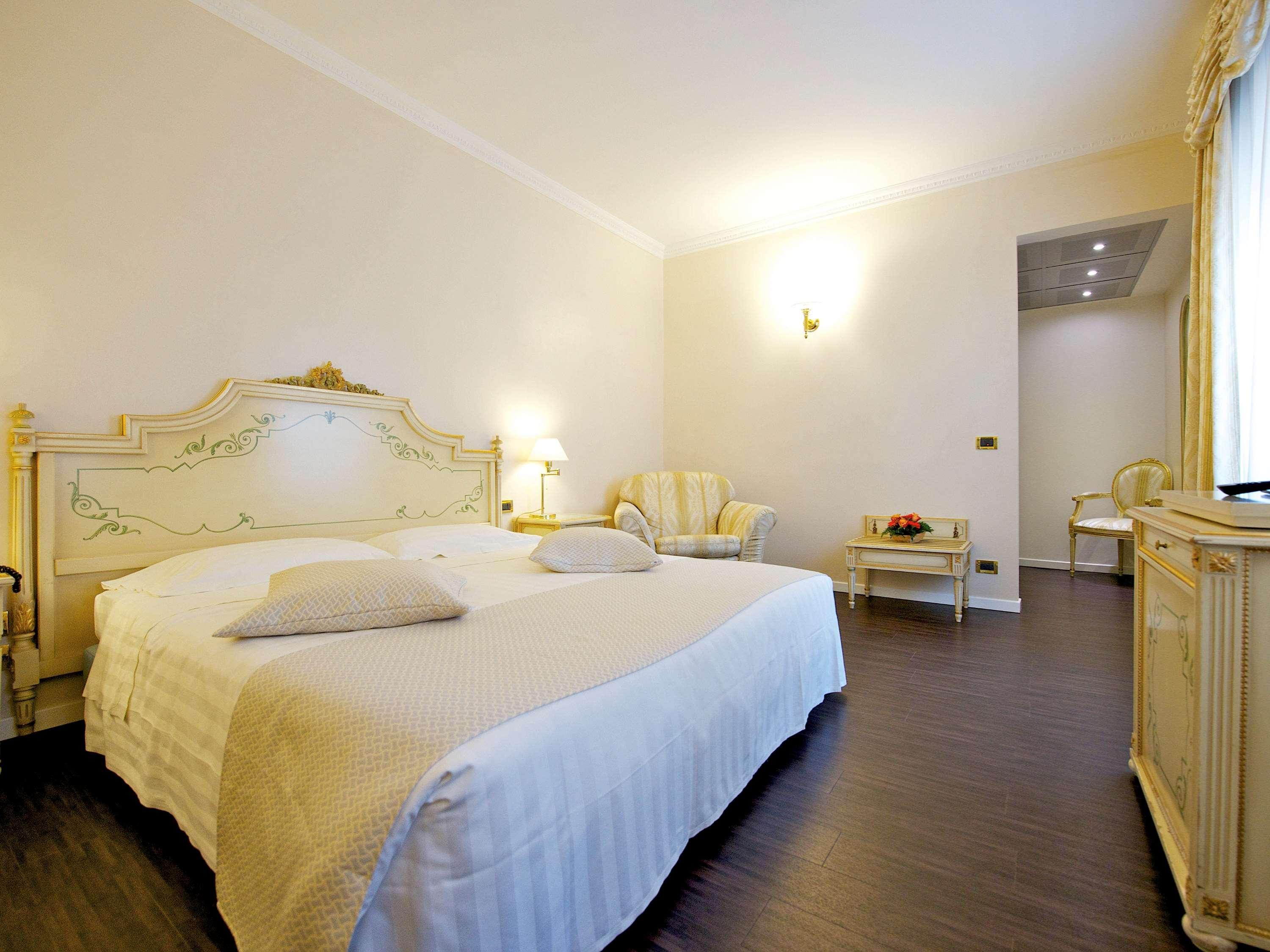 Hotel Stendhal Parma Esterno foto