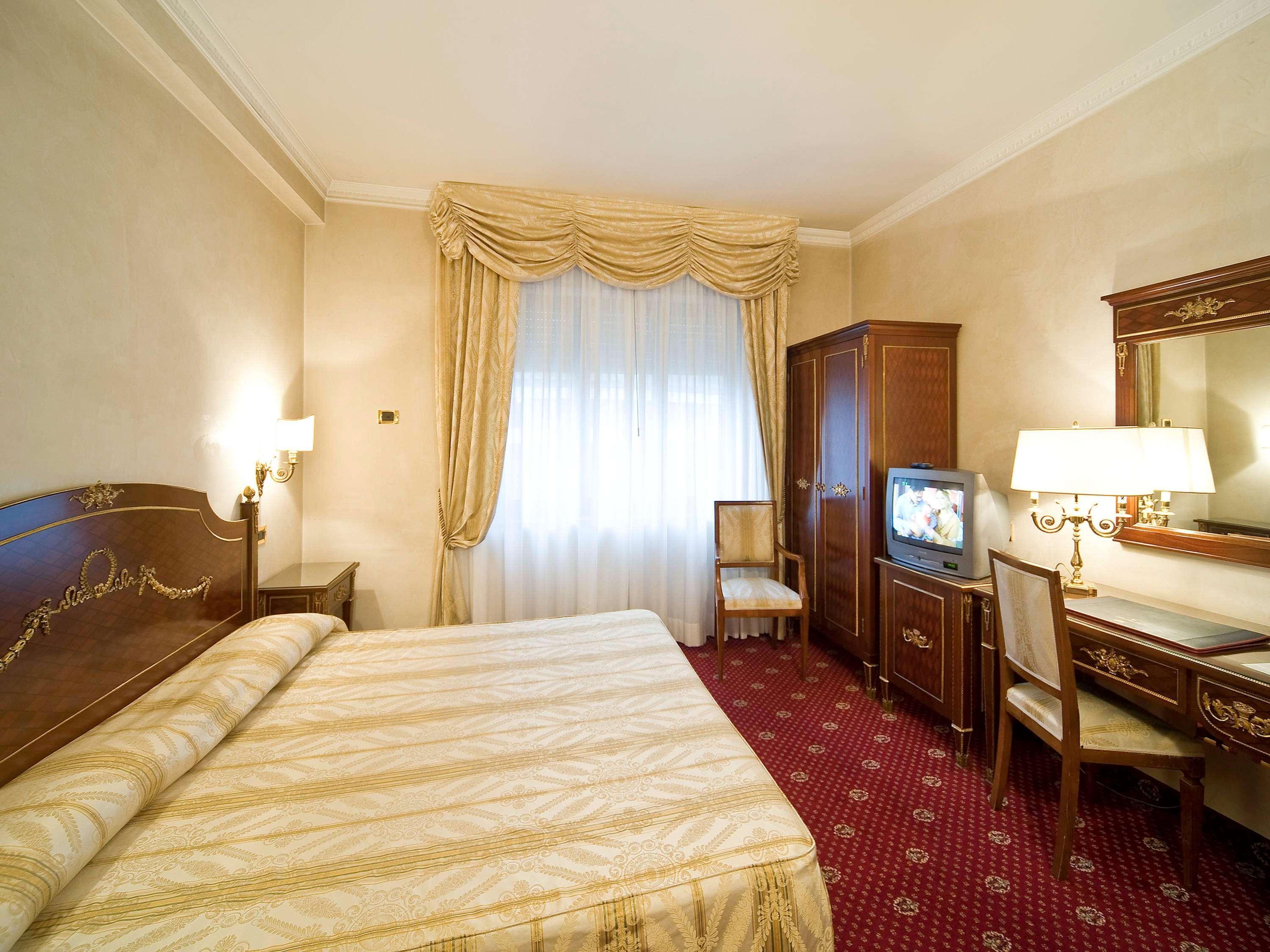 Hotel Stendhal Parma Esterno foto