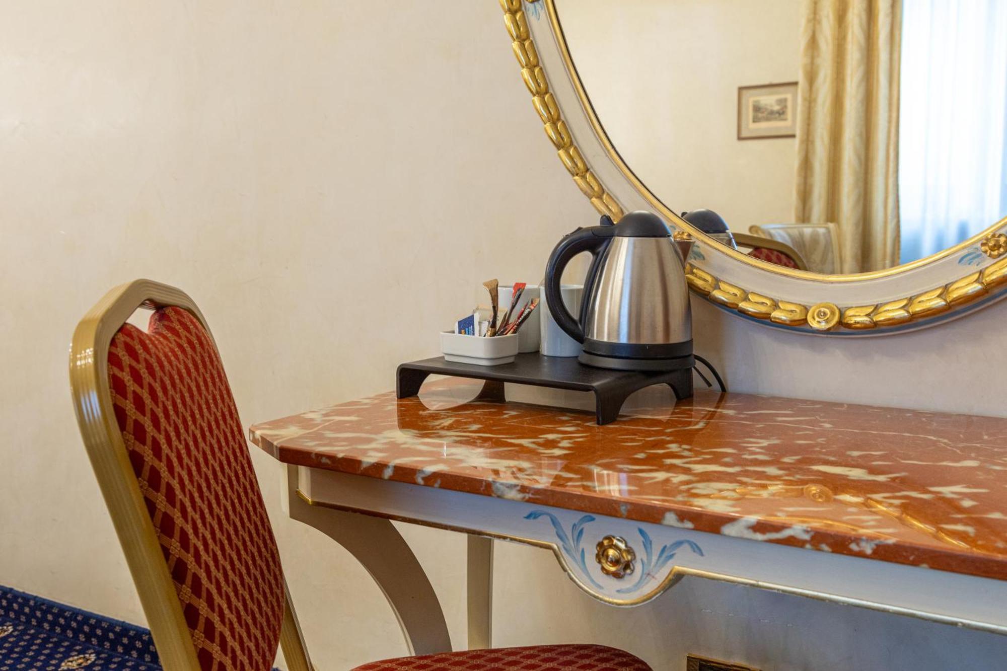 Hotel Stendhal Parma Esterno foto