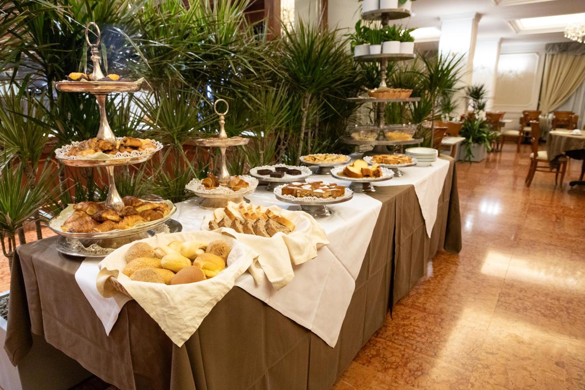 Hotel Stendhal Parma Esterno foto