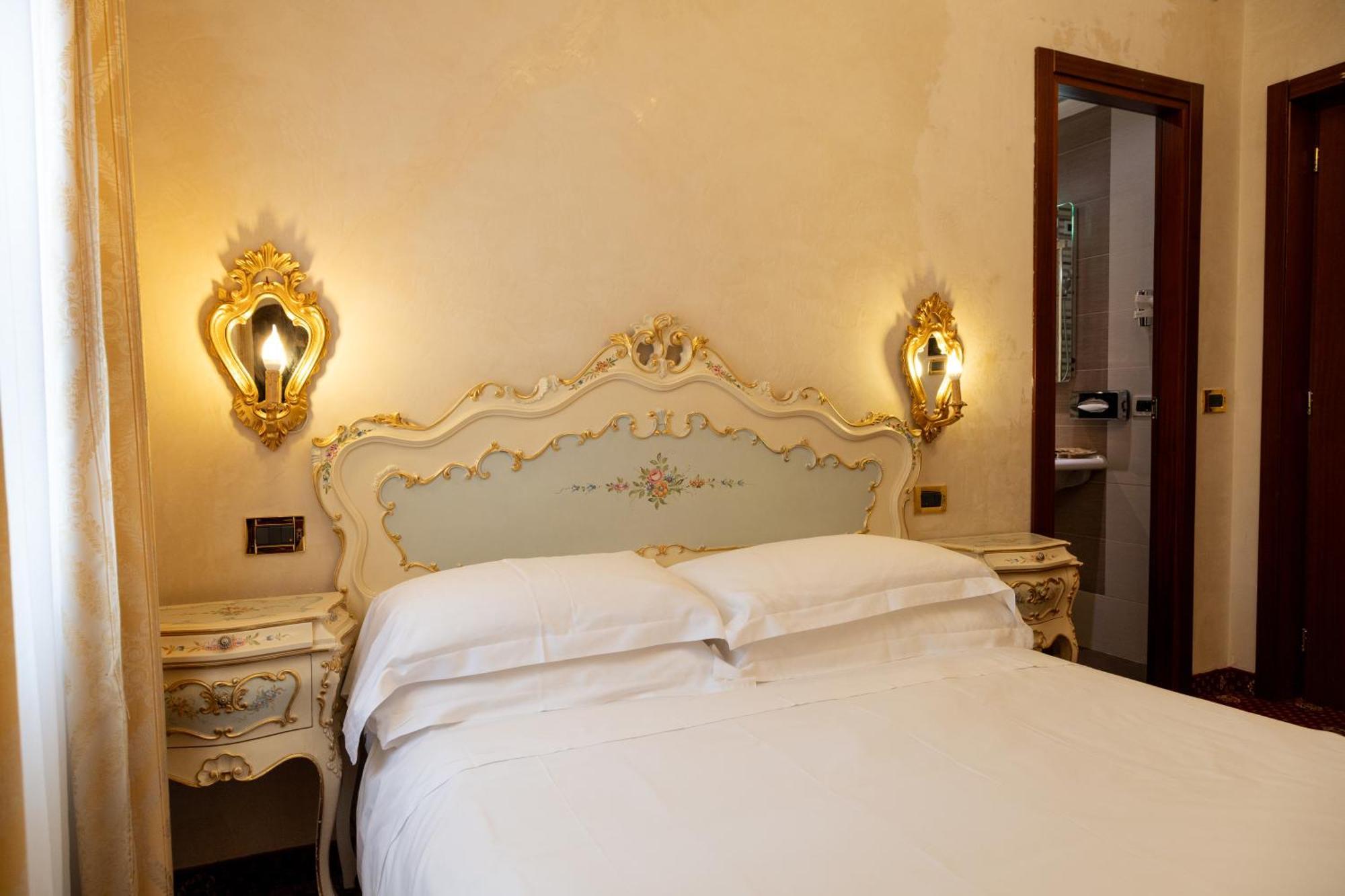 Hotel Stendhal Parma Esterno foto