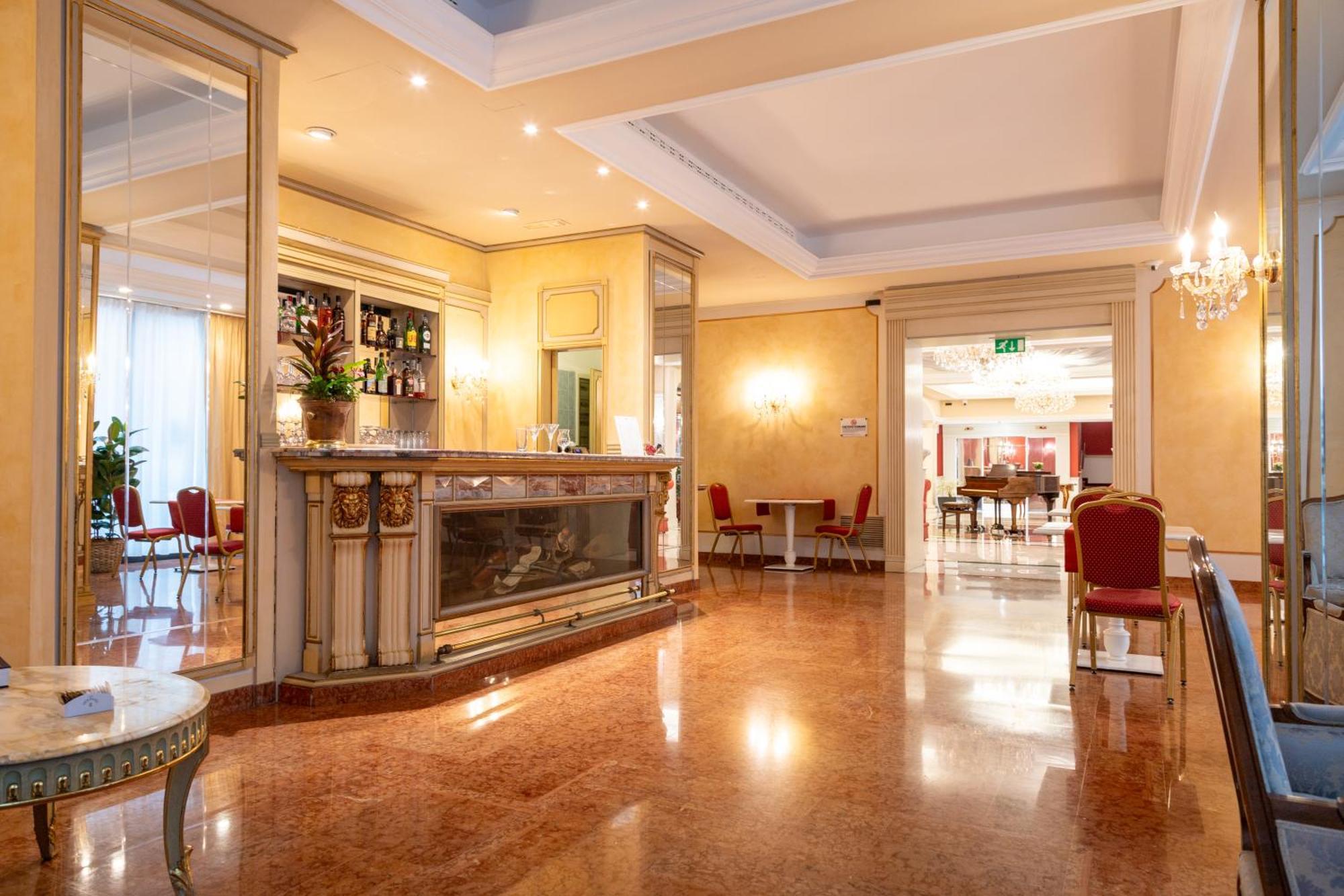 Hotel Stendhal Parma Esterno foto