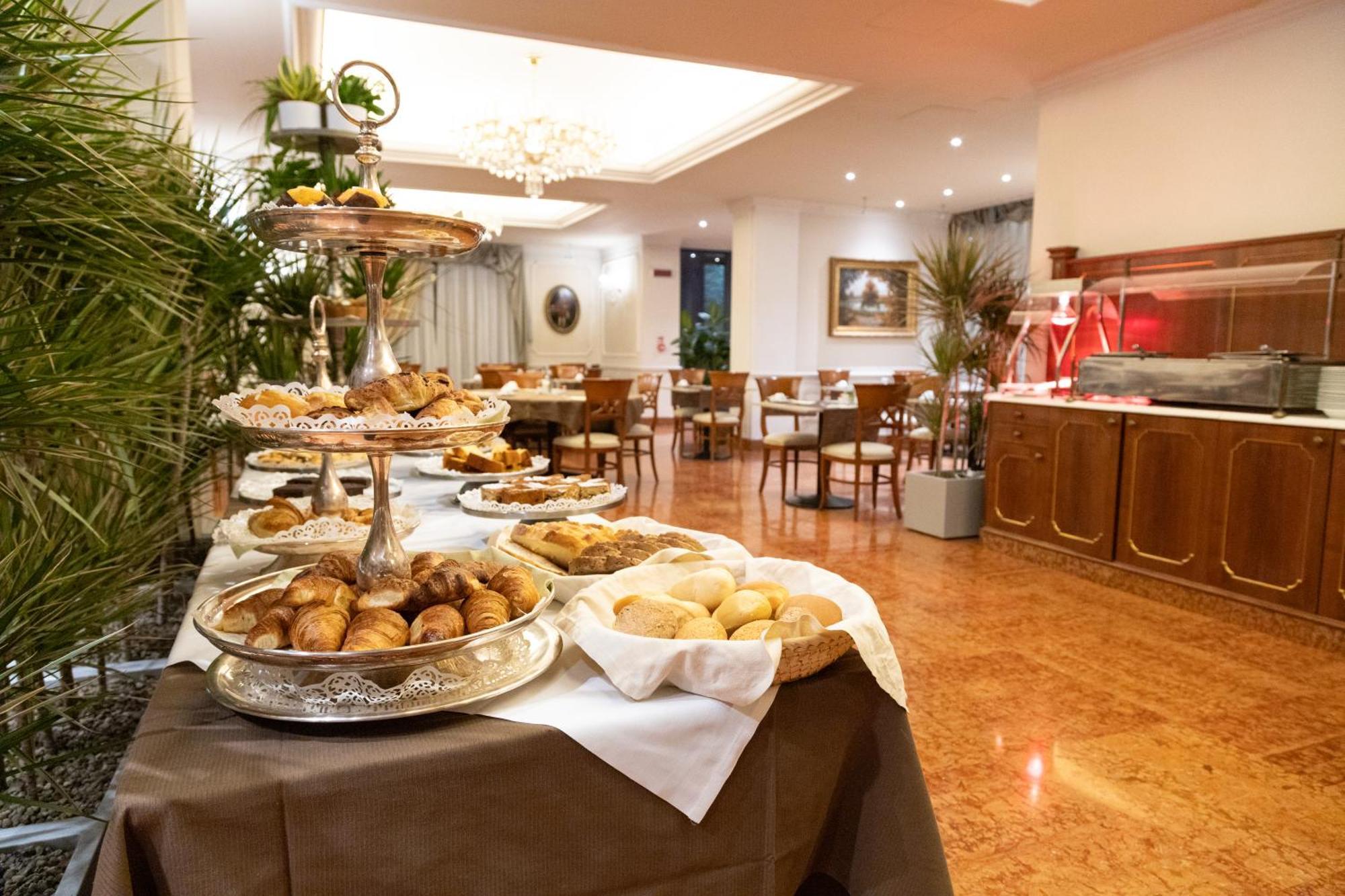 Hotel Stendhal Parma Esterno foto