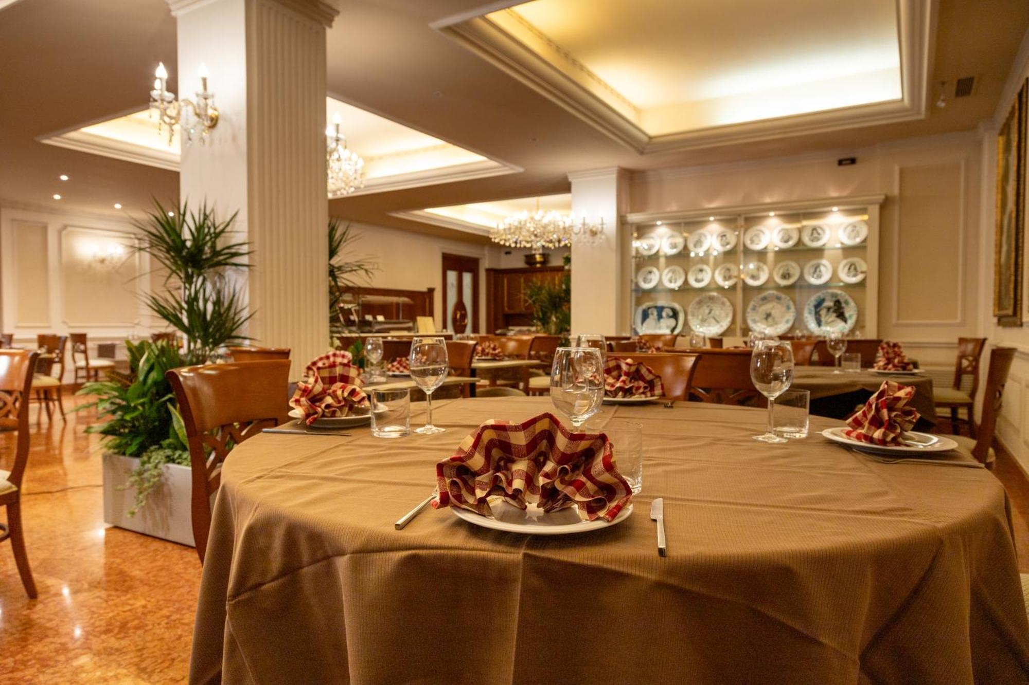 Hotel Stendhal Parma Esterno foto