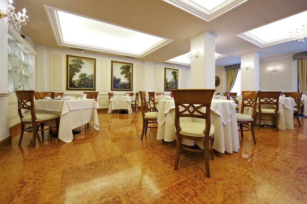 Hotel Stendhal Parma Esterno foto